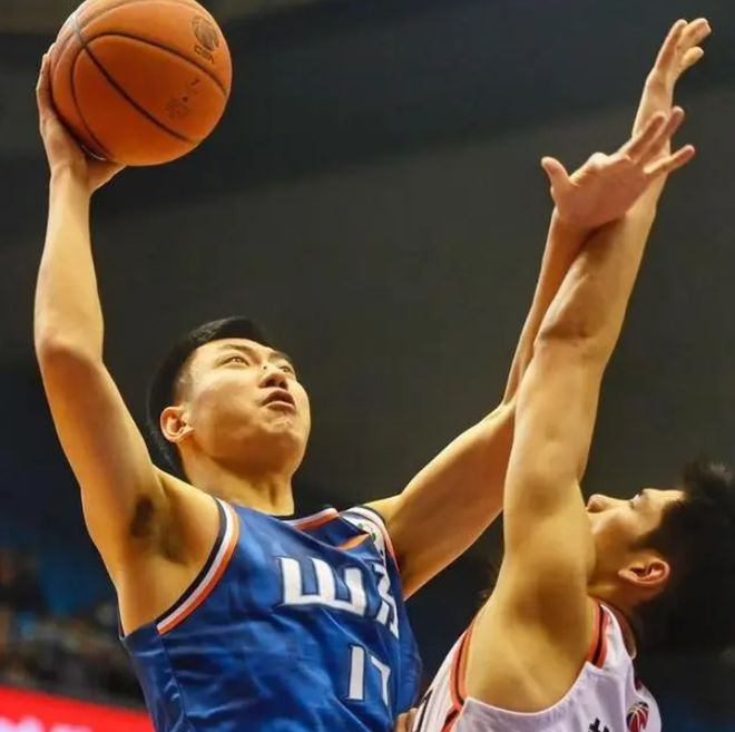 山东男篮迎战江苏队，迎接成功欢乐