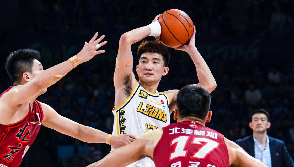 北京首钢客场战胜对手，赢得关键胜利