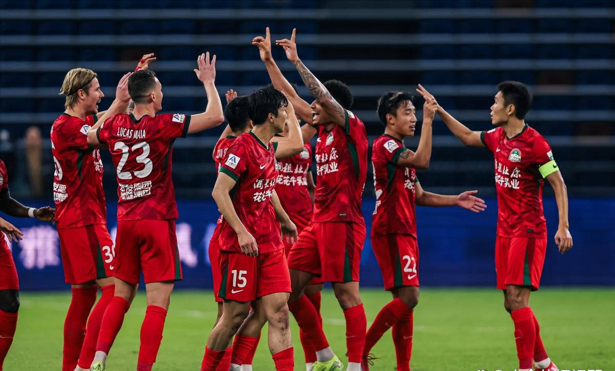 精彩绝伦，球队掀翻对手晋级的简单介绍