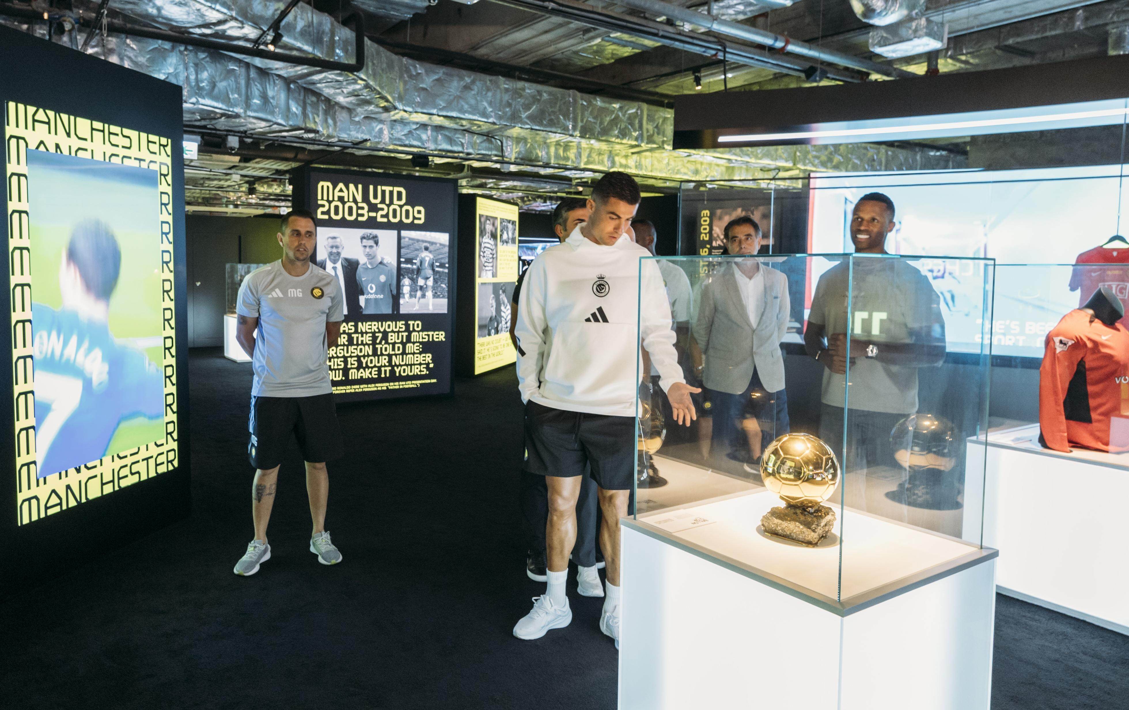 C罗前往中国进行官方访问，引发热潮