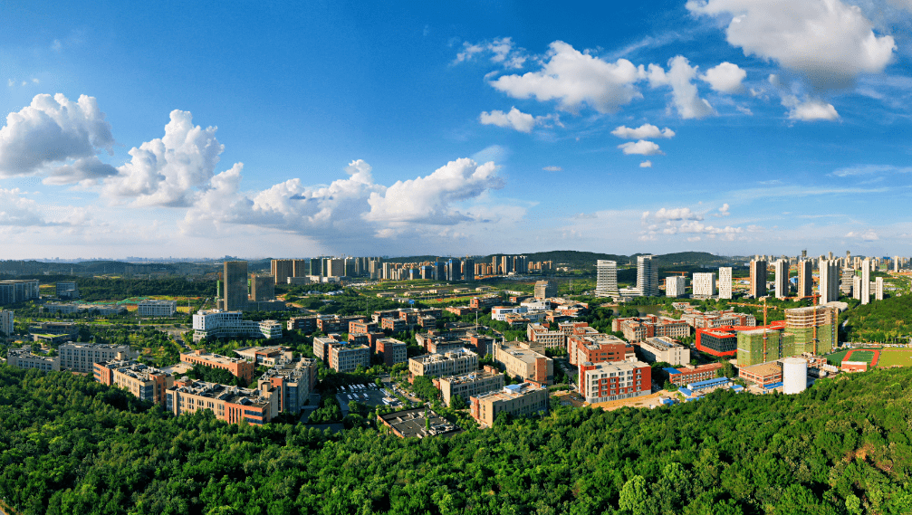 包含华大基督主场胜利，提升排名达中游位置的词条