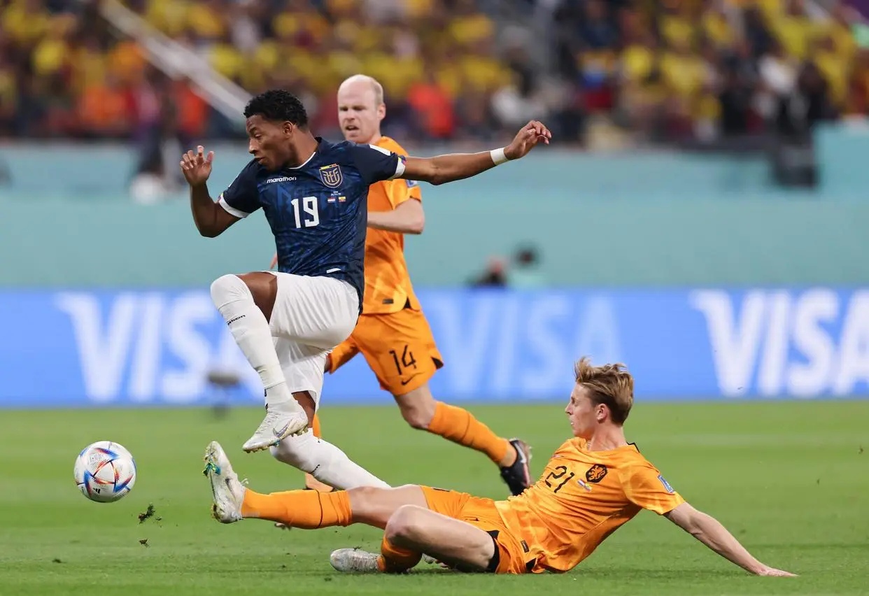 哥斯达黎加队在南美比赛中实力雄厚，打破瓶颈