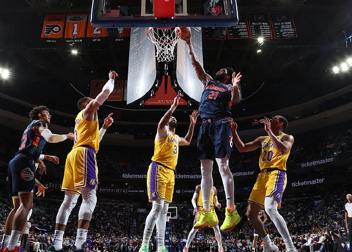 湖人险胜76人,詹姆斯一人压哨绝杀!恩比德疲态尽显? 湖人险胜76人,詹姆斯一人压哨绝杀!恩比德疲态尽显?