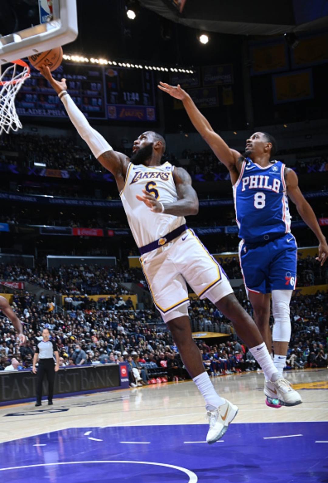 湖人险胜76人,詹姆斯一人压哨绝杀!恩比德疲态尽显? 湖人险胜76人,詹姆斯一人压哨绝杀!恩比德疲态尽显?