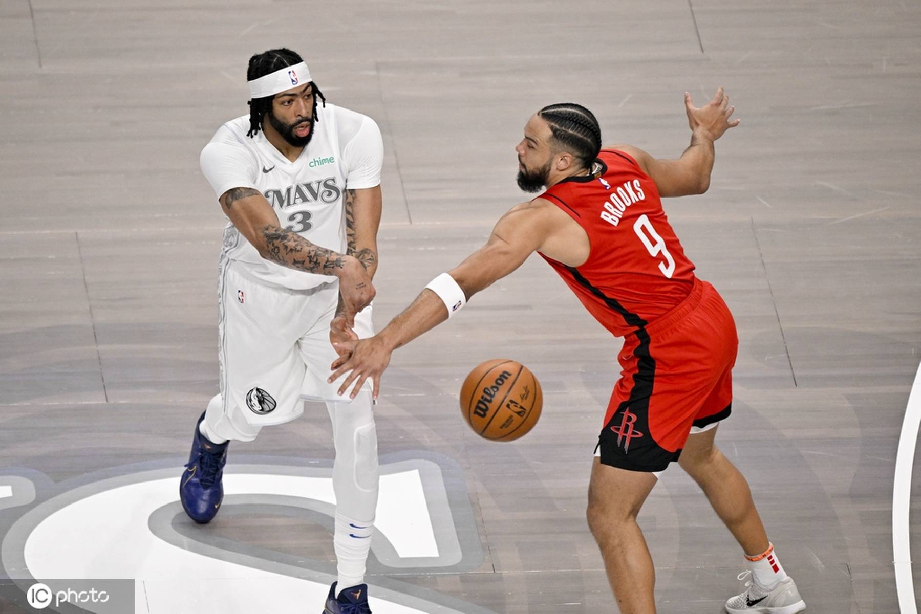 独行侠主场击败火箭,连胜加持 独行侠主场击败火箭,连胜加持