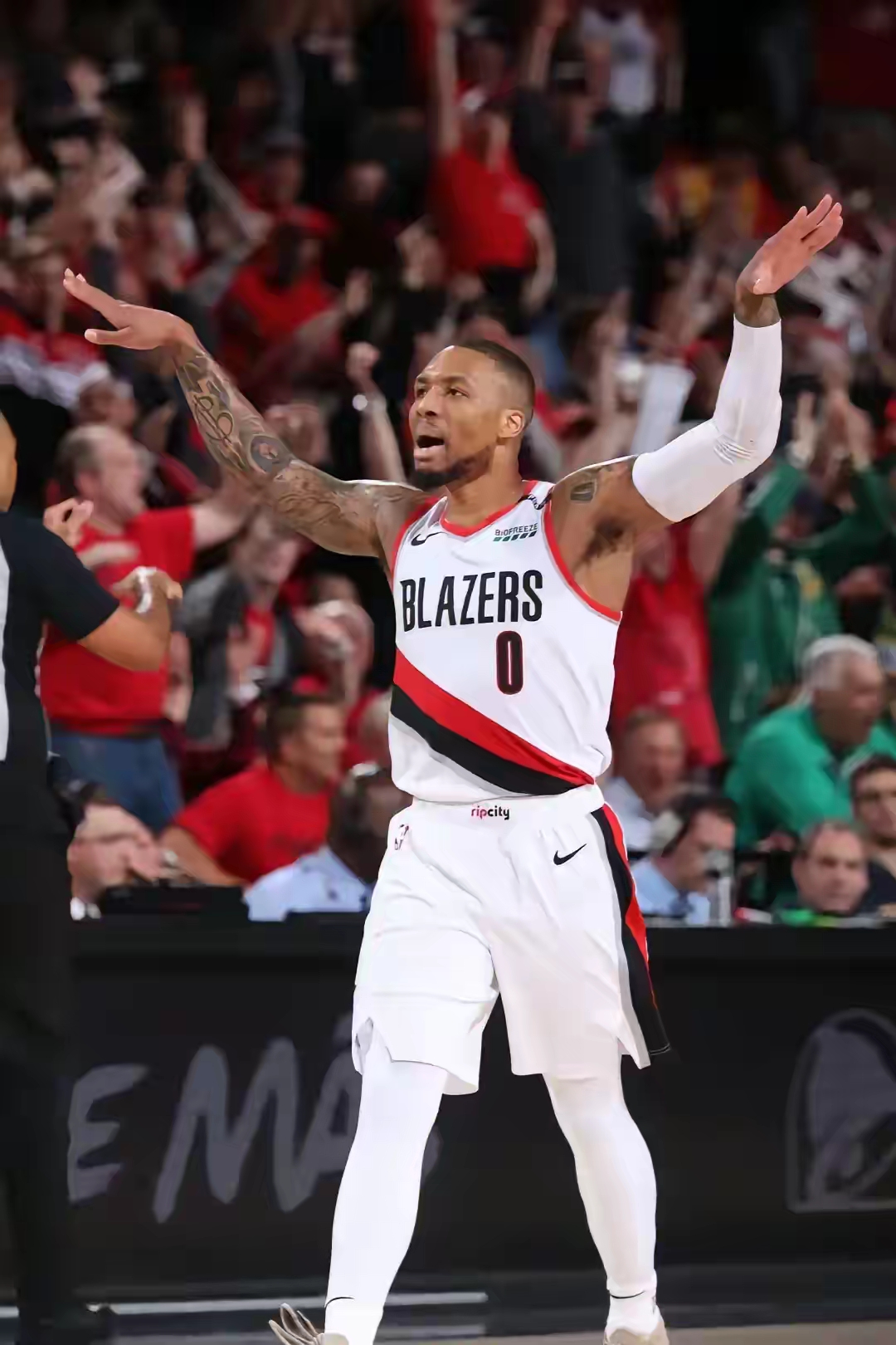 开拓者大胜骑士,利拉德砍下35分20板 开拓者大胜骑士,利拉德砍下35分20板