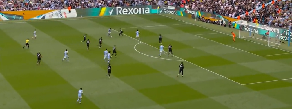 曼城主场2-0完胜热刺,英超豪强继续领先 曼城主场2-0完胜热刺,英超豪强继续领先