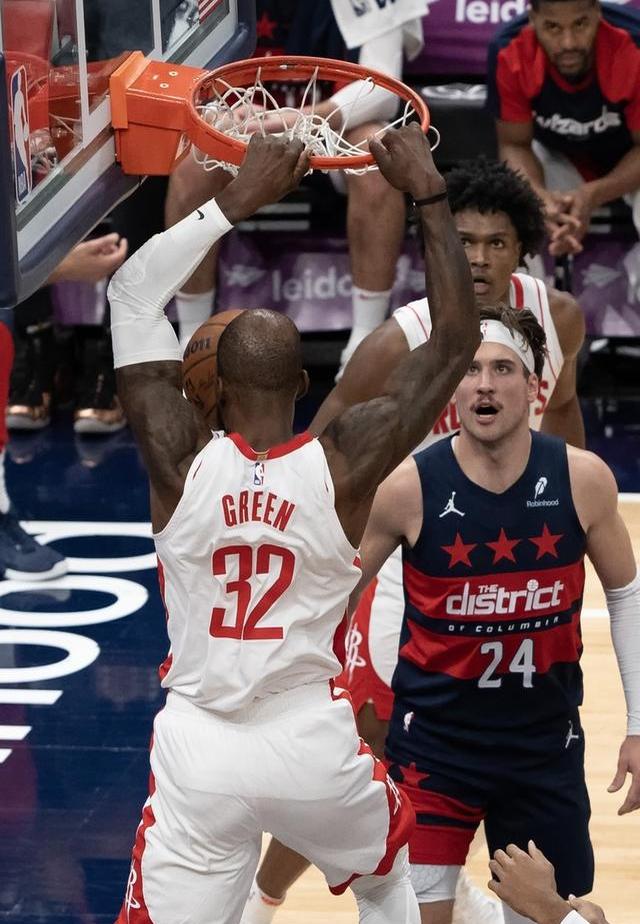 火箭大胜奇才，霍勒迪24+7