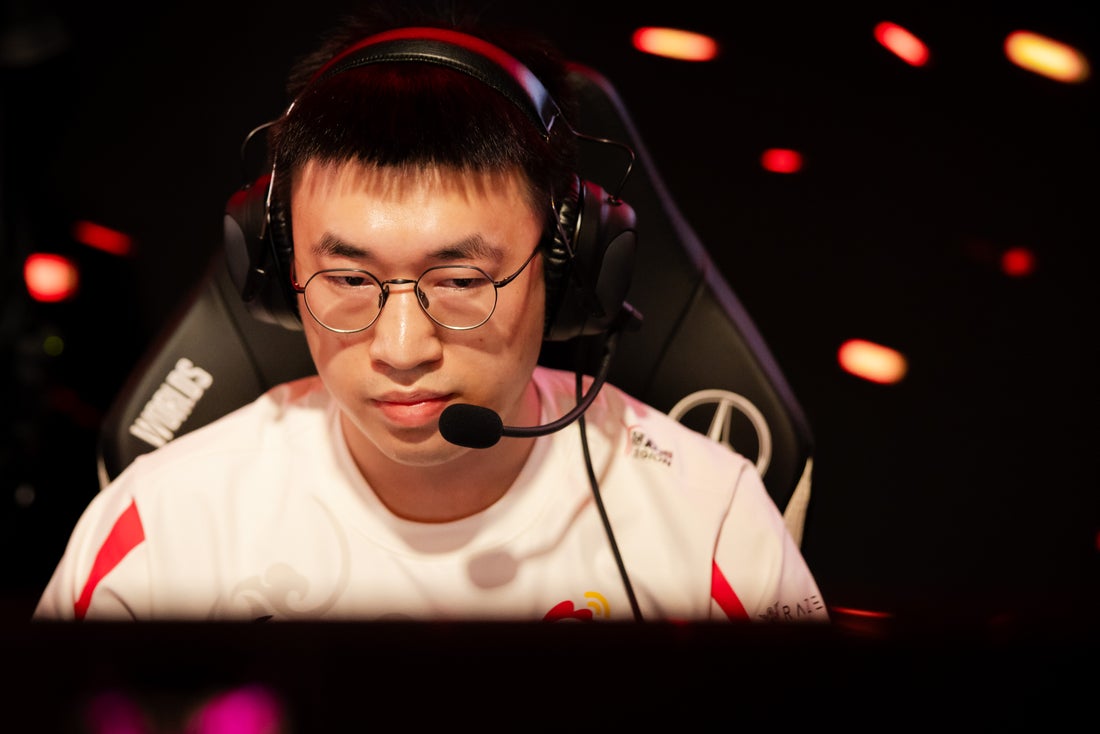 FNC轻取DK,Xiaohu单局斩获MVP宿敌对决四强赛,留下经典瞬间 FNC轻取DK,Xiaohu单局斩获MVP宿敌对决四强赛,留下经典瞬间